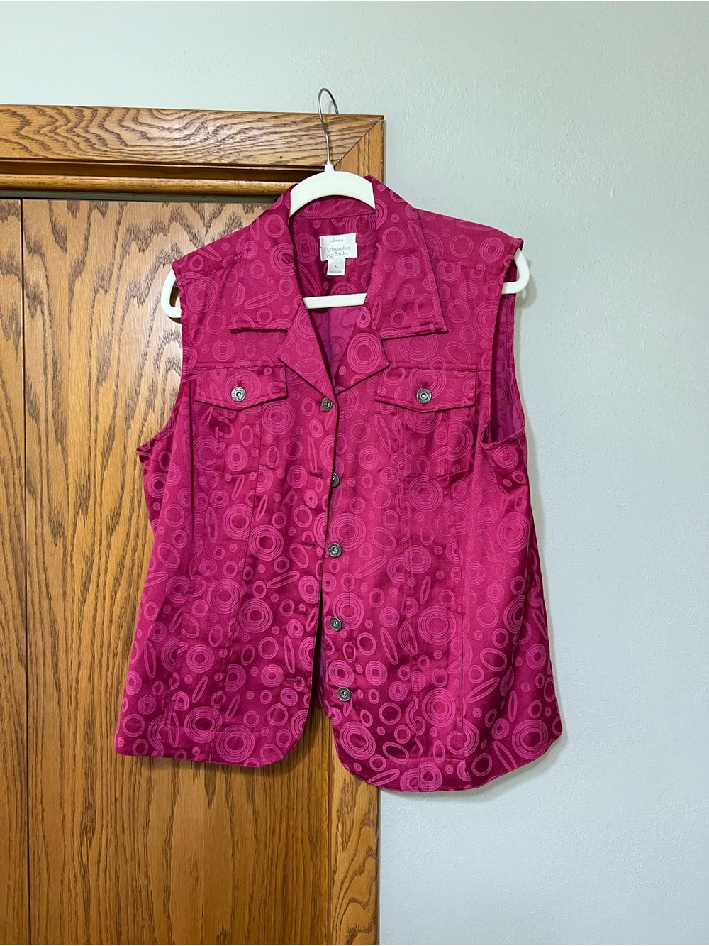 Sleeveless Button-Front Vest in Fuchsia Pink
